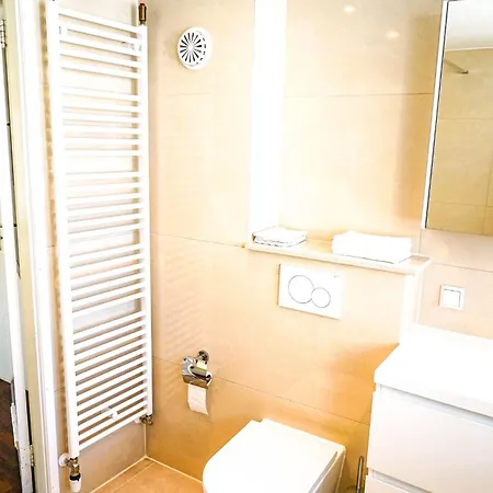 The Balcony At Prinsen Canal 4*